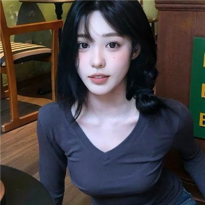 他很怪，他是我爸爸